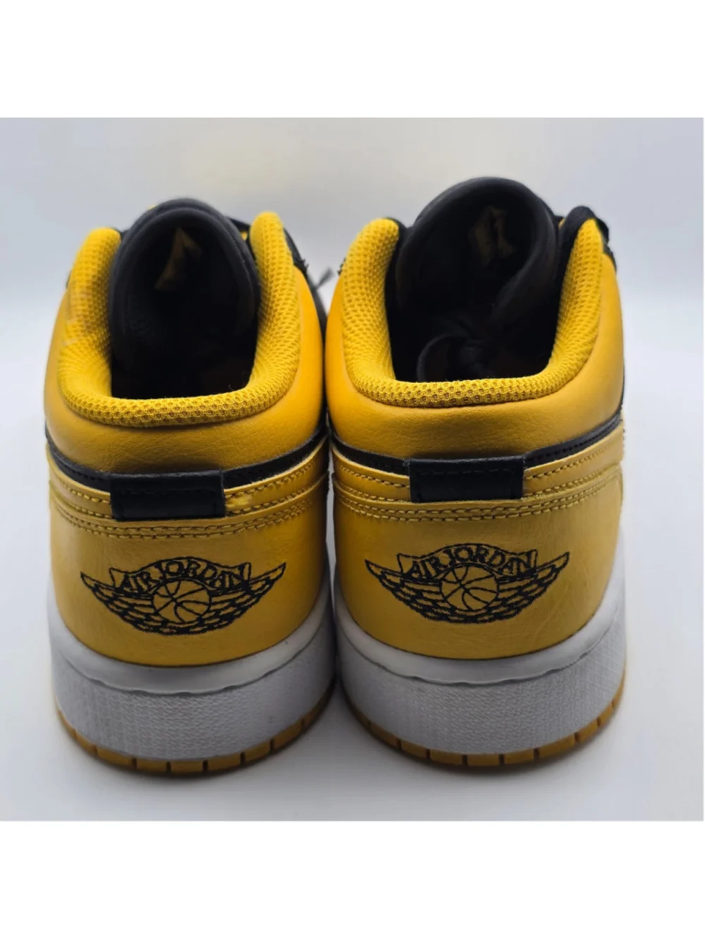 Men's Nike Air Jordan 1 Low Sneakers in Yellow and Black 7y womens 8.5